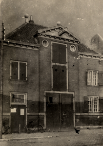 19380 Het voormalige Koetshuis van het Van Dishoeckhuis. Het heeft van ca. 1945 tot 1965 dienst gedaan als Oud Archief.