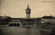19385 'Vlissingen, Watertoren' Watertoren gebouwd in 1894, met op de voorgrond de kleine Spuiboezem