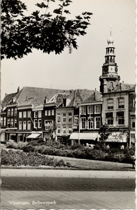 19508 'Vlissingen, Bellamypark' Gezicht op het Bellamypark en de panden aan de oostzijde tussen Kerkstraat en Groenewoud