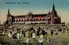 19524 'Grandhotel met strand, Vlissingen'Badstrand en het Grand Hotel des Bains (later Britannia) op Boulevard Evertsen.