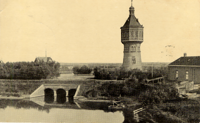 19553 'Vlissingen - Watertoren' Watertoren gebouwd in 1894, met op de voorgrond de kleine Spuiboezem