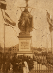 19584 Het standbeeld van M.A. de Ruyter op de Rotonde (Boulevard de Ruyter). Op 23 augustus 1894 was het van het De ...