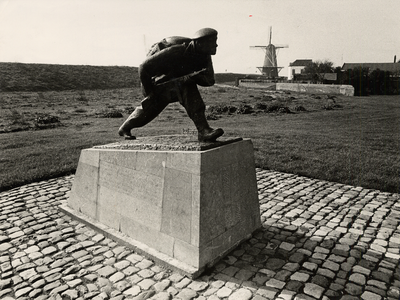 19660 Monument van het 4e commando, opgericht op de plaats waar dit commando op 1 nov. 1944 vanuit Breskens in Vliss. ...