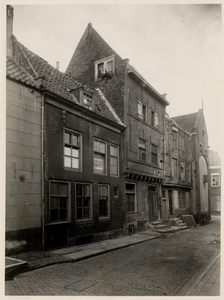 19700 De westzijde van de Sarazijnstraat gezien in de richting van de Nieuwstraat