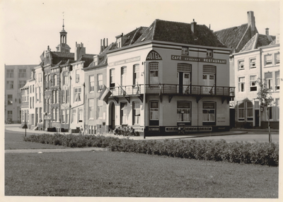 19797 De Smalle Kade (links van het midden op de foto) gezien vanaf het Bellamypark