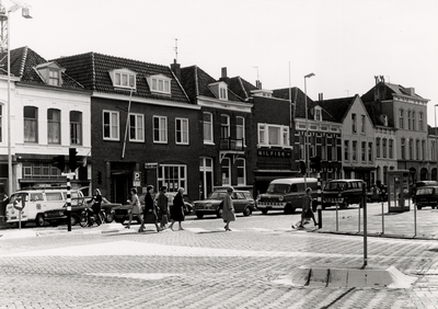 19817 De Coosje Buskenstraat gezien vanaf het Betje Wolffplein