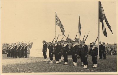 19994 Onthulling monument voor het 4e Commando, het Landingsmonument, op 31 mei 1952 door minister ir. C. Staf. ...