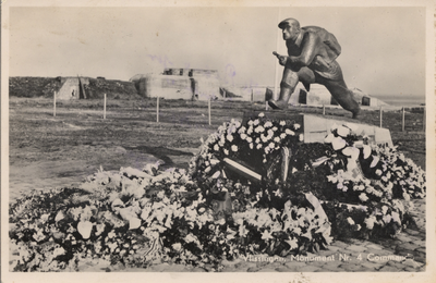 20148 'Vlissingen, Monument Nr. 4 Commando'. Landingsmonument, onthuld 31 mei 1952 door minister ir. C. Staf. ...