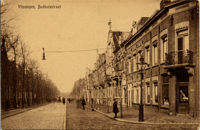 20191 'Vlissingen, Badhuisstraat' Badhuisstraat gezien vanaf de kruising met de Glacisstraat.In 1907 zijn de tramrails ...
