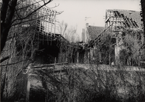 20399 De stormschade aan de achterzijde van het Gasthuis in de Hellebardierstraat als gevolg van de storm van 25 jan. 1990