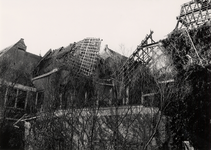20402 De stormschade aan de achterzijde van het Gasthuis in de Hellebardierstraat als gevolg van de storm van 25 jan. 1990