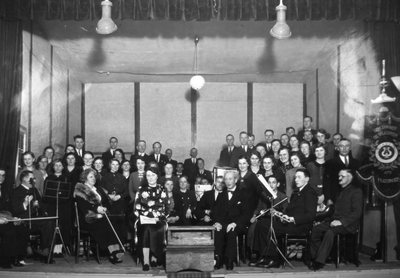 20432 De socialistische gemengde zangvereniging 'De Volksstem, opgericht in 1912. De foto is genomen bij een uitvoering ...