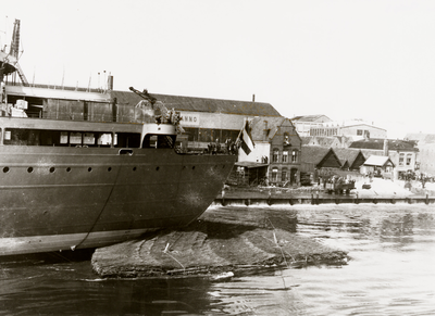 20718 Kon. Mij. de Schelde, tewaterlating van de 'Willem Ruys'. Bouwnummer 214, eigenaar Kon. Rott. Lloyd. De ...