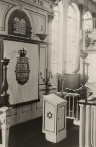 20757 Het interieur van de voormalige Synagoge in de Gravestraat.