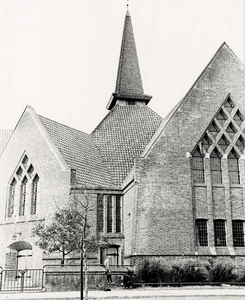 20850 De Gereformeerde Petruskerk in de Paul Krugerstraat. Bouwjaar 1928-1929. Zwaar beschadigd tijdens de 2e ...