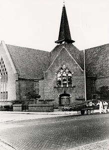 20851 De Gereformeerde Petruskerk in de Paul Krugerstraat. Bouwjaar 1928-1929. Zwaar beschadigd tijdens de 2e ...