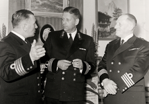 20862 Dienschef van het Belgisch Loodswezen te Vlissingen, dhr. M. de Clerq (links op de foto) wordt benoemd tot ...