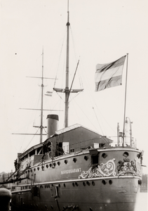 21254 Hr. Ms. Pantserdekschip annex kruiser Noord-Brabant als wacht- en opleidingsschip in de Eerste Binnenhaven