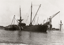 21366 Het Noorse stoomschip Tylsa, gebouwd in 1911 en op 7 augustus 1914 in de Wielingen op een mijn gelopen. Op de ...