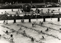 21457 Buitenzwembad van het Sportfondsenbad, Baskensburgplein 2, te Vlissingen.