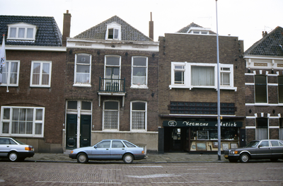 21648 Panden aan de zuidwand van de Coosje Buskenstraat gelegen tussen de Noordstraat en de Walstraat. Deze panden ...