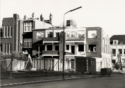 21796 Sloop van de flatwoningen in de Hendrikstraat, naast het beeldenhuis. De achterzijde gezien vanuit de Gravestraat