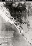 21812 Luchtfoto van de kustlijn bij Vlissingen, na het bombardement van de Nolledijk (onder)