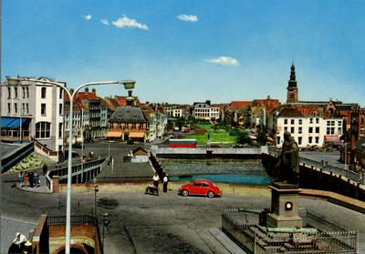21837 'Vlissingen Panorama' met op de voorgrond het Keizersbolwerk en op de achtergrond het Beursplein, het ...