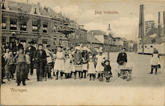 21843 'Betje Wolfsplein. Vlissingen.' Betje Wolffplein met fontein en op de achtergrond de Aagje Dekenstraat. Rechts ...