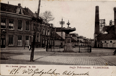 21844 'Aagje Dekenstraat. Vlissingen.' Op de voorgrond het Betje Wolffplein met fontein ter ere van Elisabeth Wolff en ...