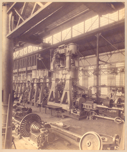 22028 Verticale vierv. expansietandem stoommachine nr. 105 voor s.s. Merapi, gebouwd in 1889