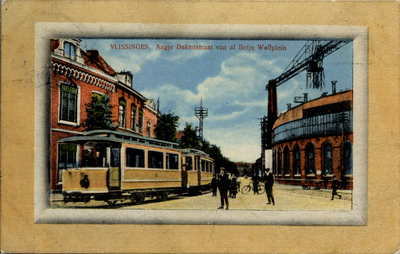 22059 'Vlissingen, Aagje Dekenstraat vanaf Betje Wolfplein', Betje Wolffplein met tram, rechts de smederij van de Kon. ...