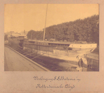 22244 Kon. Mij. De Schelde. Mailboot Batavia, verlenging van het schip in 1893. Bouwnr. 35. Bouwjaar 1883. Eigenaar ...