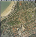 22310 Verticale luchtfoto van Vlissingen. Links onder loopt de Badhuisstraat met in het verlengde de Burgemeester van ...