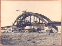 22405 Boogbrug over de Lek bij Vreeswijk, gebouwd in 1935 door de Koninklijke Maatschappij de Schelde in Vlissingen ...