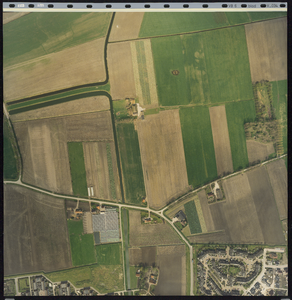 22466 Verticale luchtfoto van Souburg. Noord boven, zuid onder. Links onder een stukje van de wijk Papegaaienburg in ...