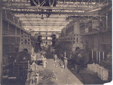22506 3e Loods Machinefabriek van de Koninklijke Maatschappij de Schelde (KMS) in Vlissingen. Rechter motor op proefstand