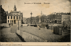 22693 'Beursplein en Bellamykade. Vlissingen' Links het Beursplein met Beursgebouw. Rechts de Voorhaven, de Beursbrug ...