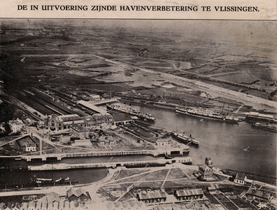22915 Luchtfoto van Vlissingen. Aanleg van de nieuwe Grote Buitenhaven, de Nieuwe Bermweg met zoutwaterleiding (zie ...
