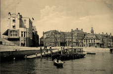 23016 'Vlissingen, Beursplein' De Voorhaven met op de achtergrond hotel Noordzee-Boulevard en het Beursplein met het ...