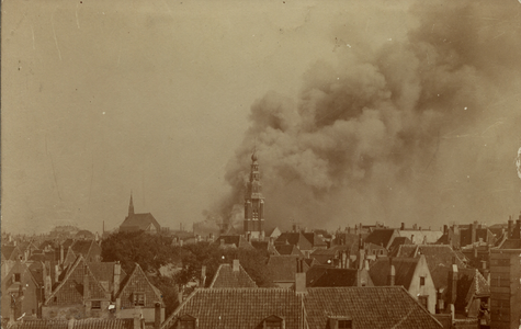 23126 Brand van de St. Jacobskerk, gezien vanaf Boulevard de Ruyter.