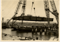 23416 Bouw van de nieuwe Keersluisbrug. Officieel in gebruik genomen op 11-9-1954