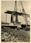 23426 Bouw van de nieuwe Keersluisbrug. Officieel in gebruik genomen op 11-9-1954