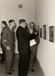 23659 Tentoonstelling 10 juli-22 aug. 1954 in het Stedelijk Museum gewijd aan constantin Guys. Gemeentesecretaris de ...
