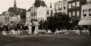 23705 Judo demonstratie op het Bellamypark tijdens zomershow in de zomer van 1955