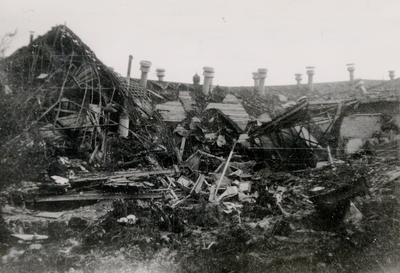 23978 Tweede Wereldoorlog. Stoomwasserij 'de Volharding' aan de Singel door bom getroffen op 31 mei 1943 in de namiddag ...