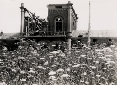 23979 Tweede Wereldoorlog. Het oude station aan het Kanaal door Walcheren bij de keersluis. Op 12 mei 1940 is er een ...