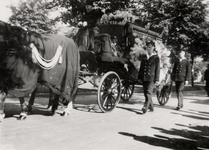 24023 Tweede Wereldoorlog. De mijnenveger Hr.Ms. Willem van Ewijck, 8 september 1939 op een mijn gelopen. Begrafenis ...