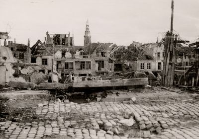 24087 Tweede Wereldoorlog. De achterzijde van de Slijkstraat, de oorlogsschade in ca. 1945