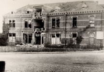 24139 Tweede Wereldoorlog. Het kantoor Stoomvaartmij. Zeeland op het Stationsplein, in mei 1940, na bominslag